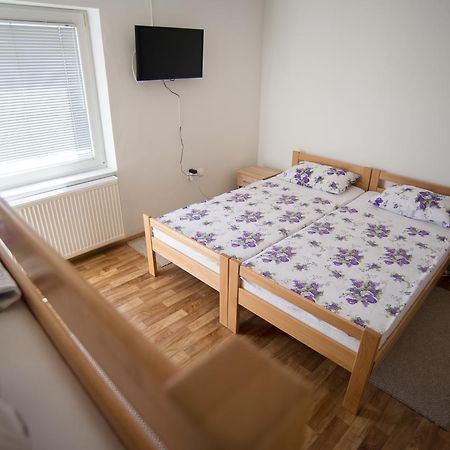Hostel Larisa Баня-Лука Екстер'єр фото
