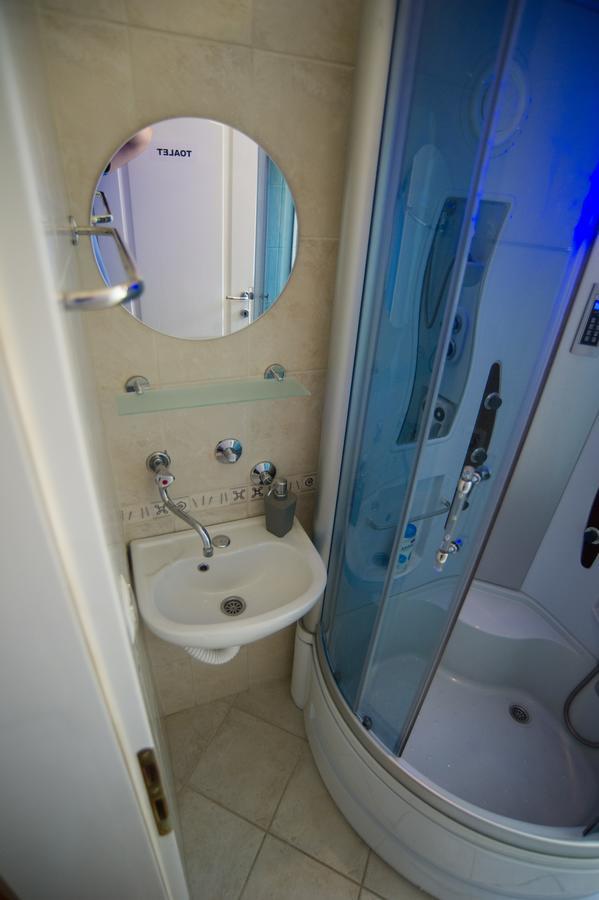 Hostel Larisa Баня-Лука Екстер'єр фото