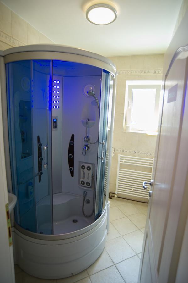 Hostel Larisa Баня-Лука Екстер'єр фото