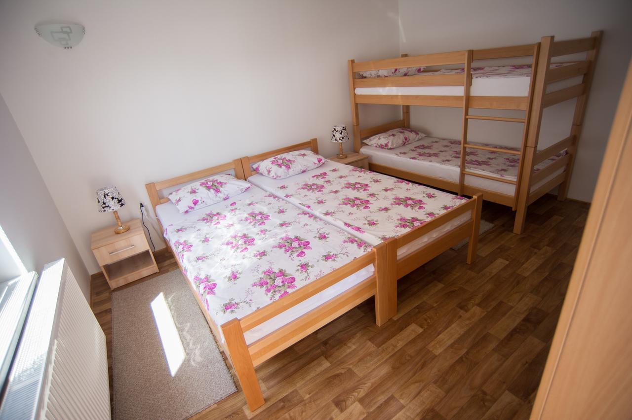 Hostel Larisa Баня-Лука Екстер'єр фото
