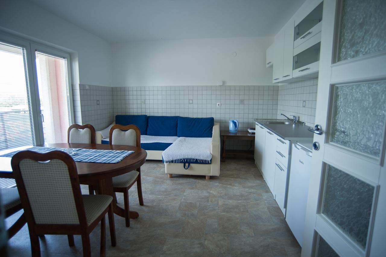 Hostel Larisa Баня-Лука Екстер'єр фото