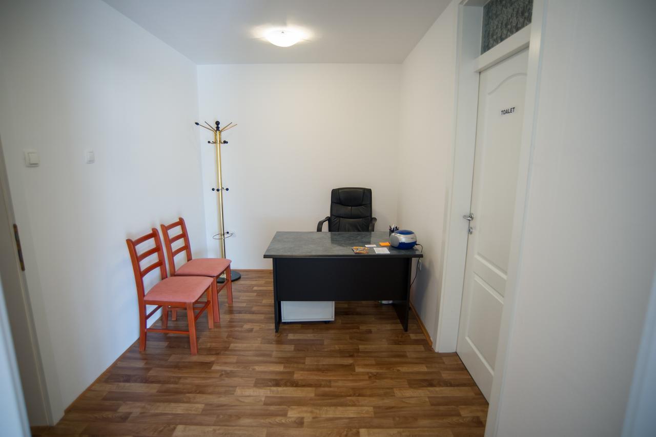 Hostel Larisa Баня-Лука Екстер'єр фото
