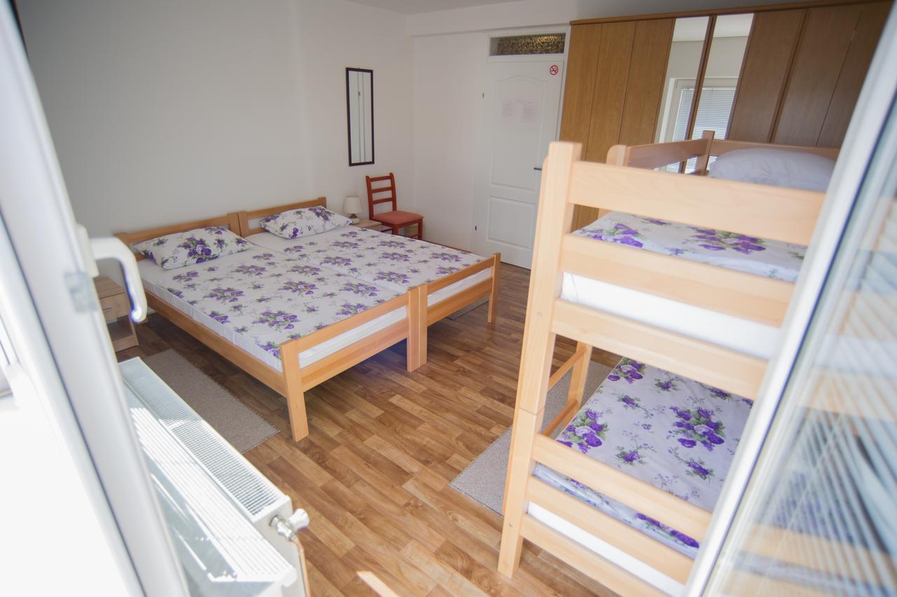 Hostel Larisa Баня-Лука Екстер'єр фото