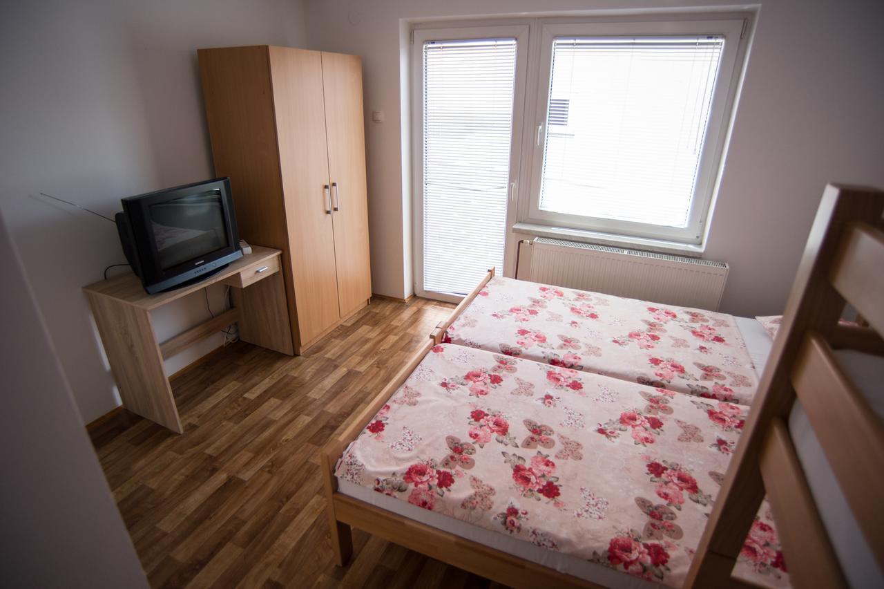 Hostel Larisa Баня-Лука Екстер'єр фото