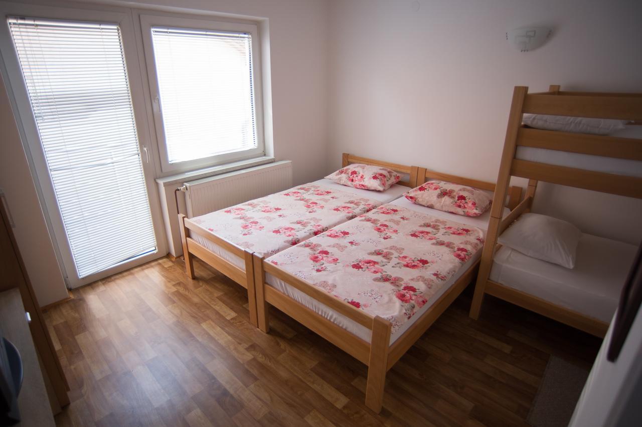 Hostel Larisa Баня-Лука Екстер'єр фото