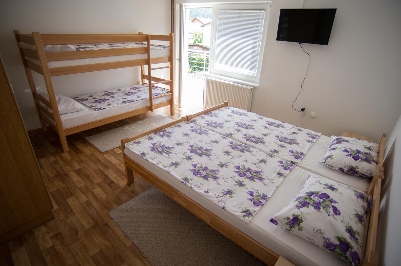 Hostel Larisa Баня-Лука Екстер'єр фото
